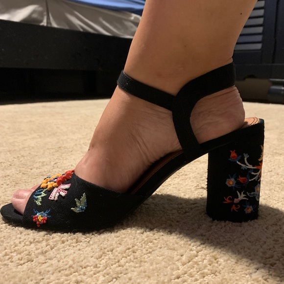 NWOT Beaded Rampage sandals - Picture 5 of 10